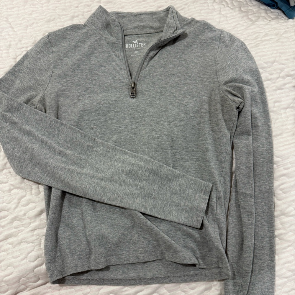 Hollister Men's Heather Gray Zip-Up Sweater